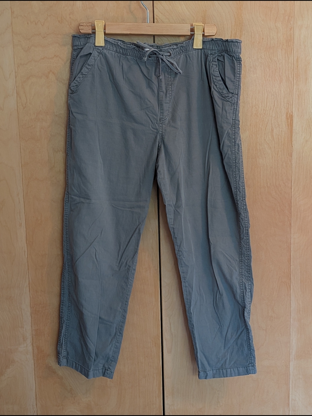 Relaxed Straight-Leg Drawstring Pants in Gray